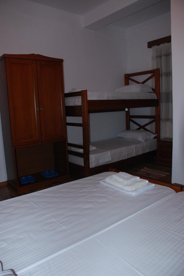 Bed & Breakfast Local Living Edi Berat Exterior foto