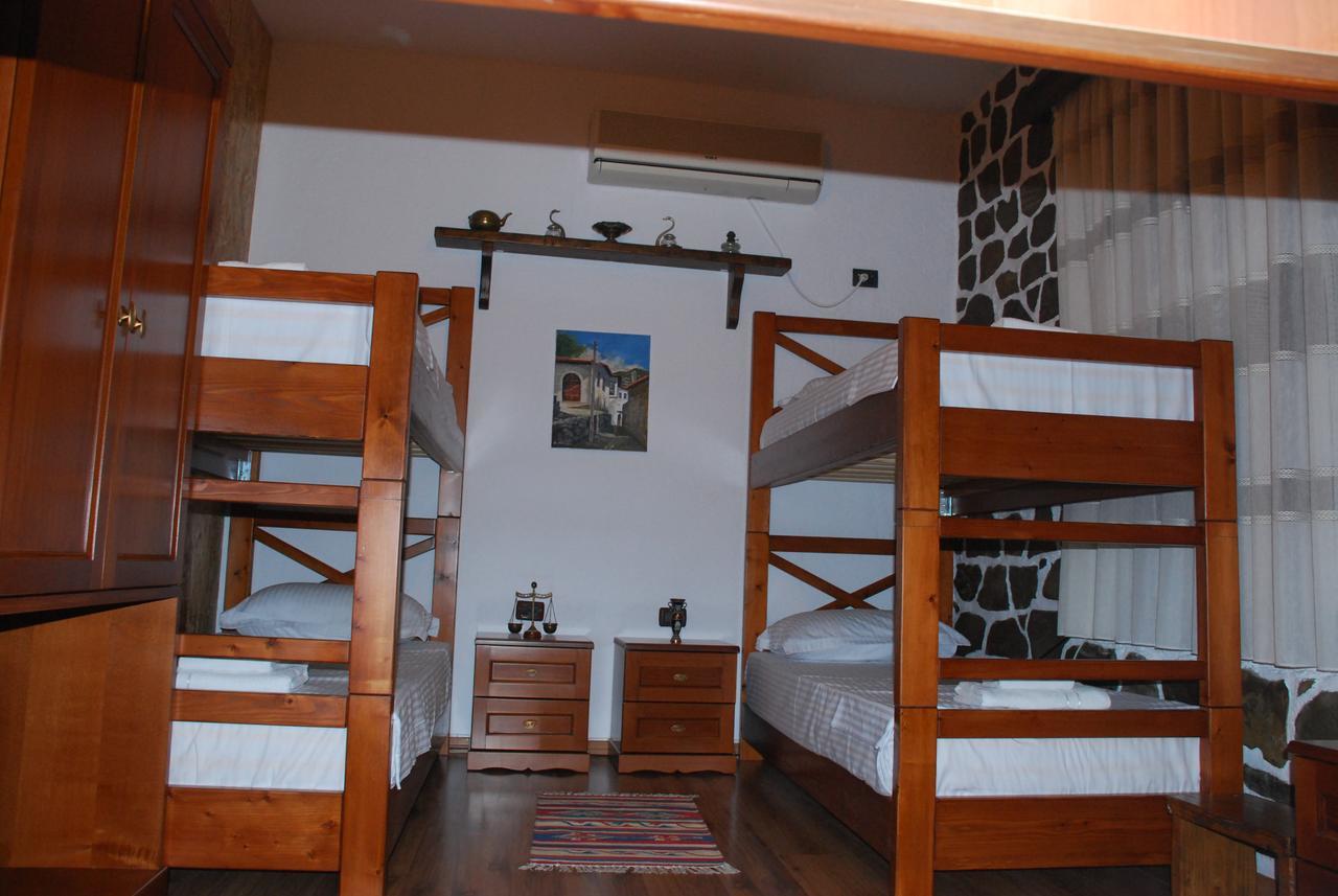 Bed & Breakfast Local Living Edi Berat Exterior foto