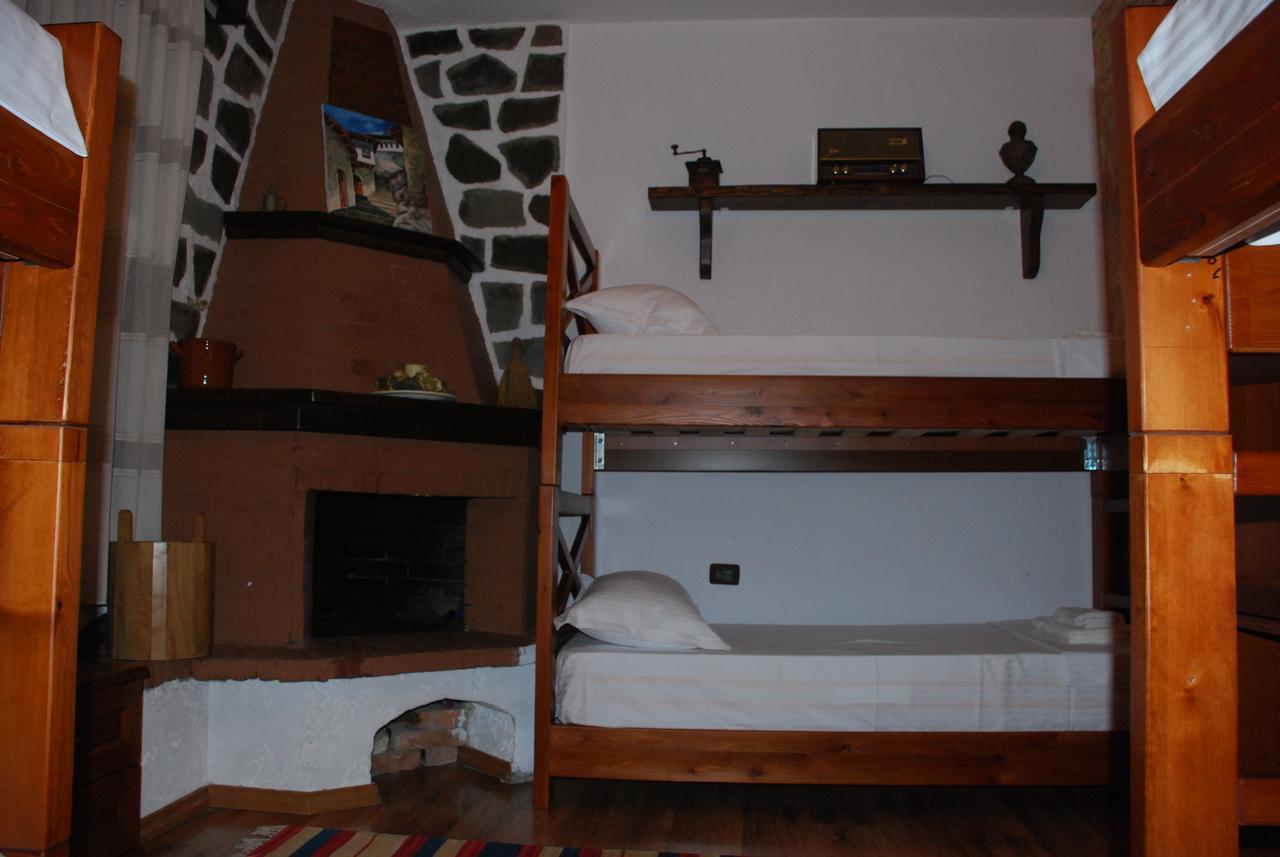 Bed & Breakfast Local Living Edi Berat Exterior foto